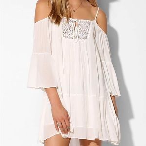JAIME Women's White Crinkle Boho Cold Shoulder Dress // Size M